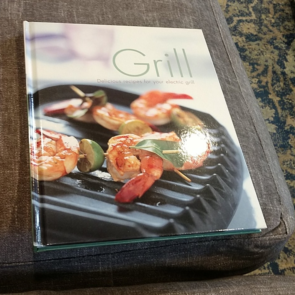 5 For 25.00/Very nice EUC(like new) electric Grill cookbook
